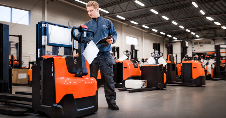 Achizitionati un stivuitor Toyota second hand verificat